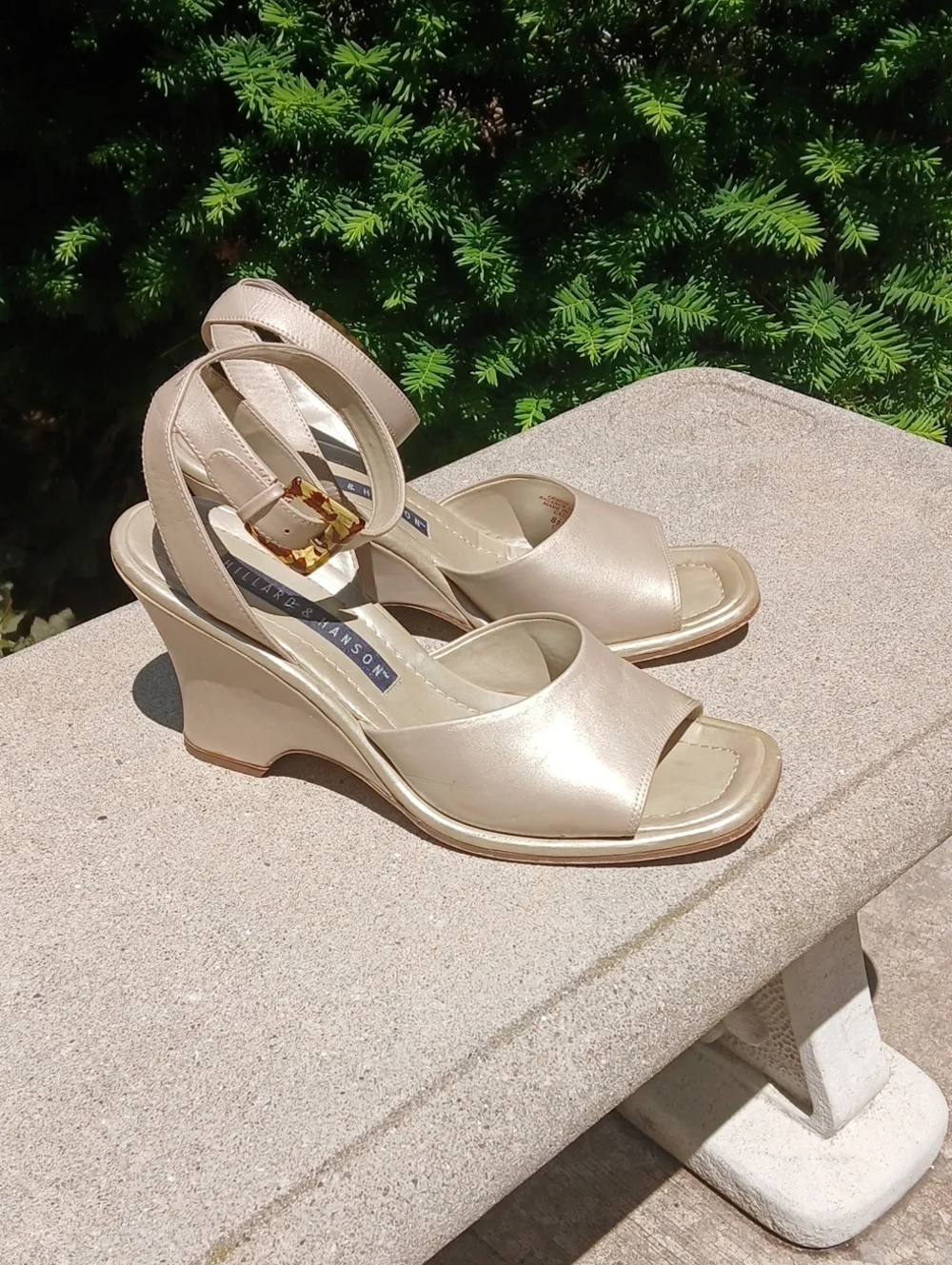 Hilliard & Hanson Calin sandals gold-tone metallic finish wedge Sz 8.5 Vintage